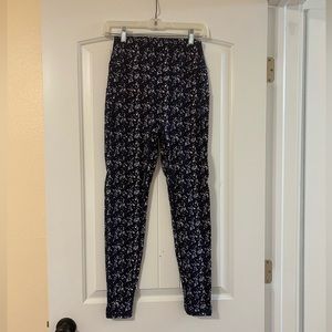 Buffbunny Size Medium Navy Pattern Leggings
